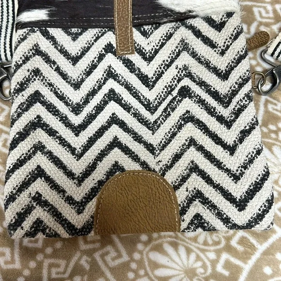 Myra Crossbody Bag - Picture 3 of 7